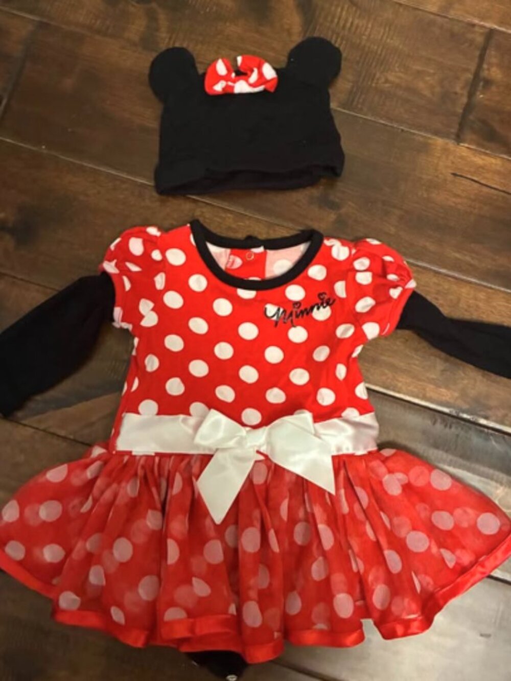 Minnie Mouse outfit with hat